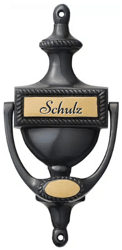 Klassischer Türklopfer aus schwarzem Messing mit Goldgravur - individueller Text