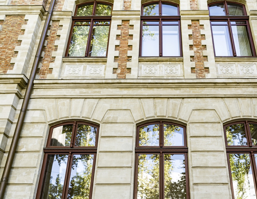 Klassischer Türklopfer passend für Altbau Haustüren und historische Architektur